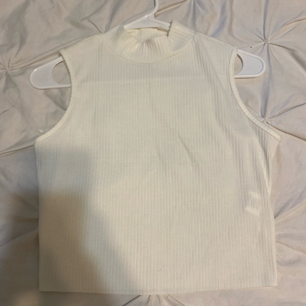 GB white mock neck top size S